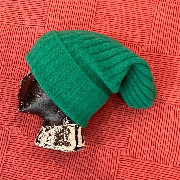 Anthropologie (Maeve) Green Knit hat - Uber soft - Picture 15 of 16